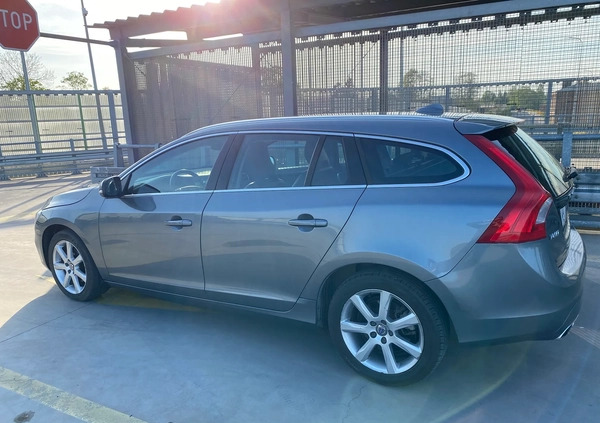 Volvo V60 cena 63800 przebieg: 110000, rok produkcji 2017 z Siedlce małe 667